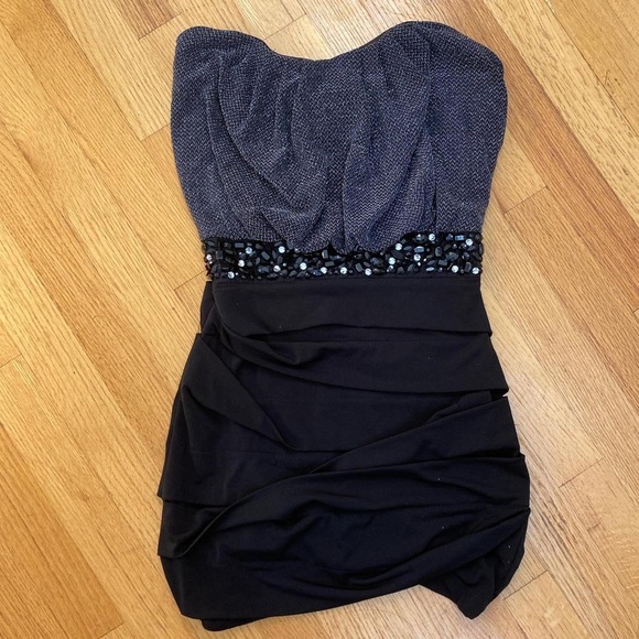 Elegant Black and Silver Strapless Dress with beaded waistband - Picture 1 of 1